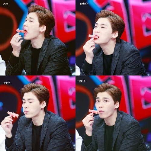 娱乐圈的吃瓜影帝零点看书,影帝吃瓜背后的深度阅读人生  第2张